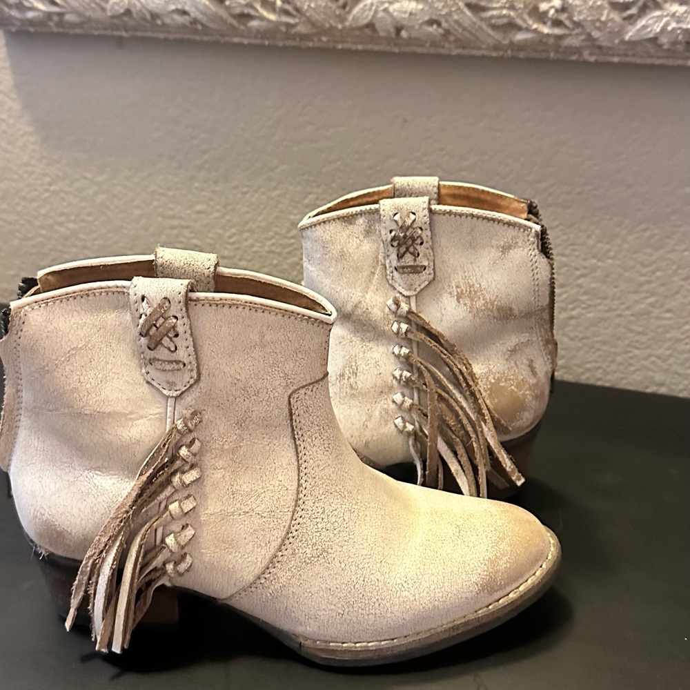 Ankle boots